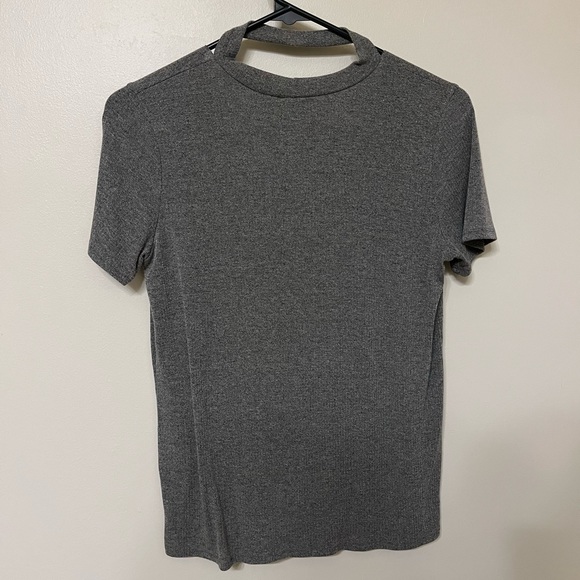 Sadie & Sage Deep V Neck Grey Short Sleeve Peek-a-Boo T-Shirt - Picture 3 of 4